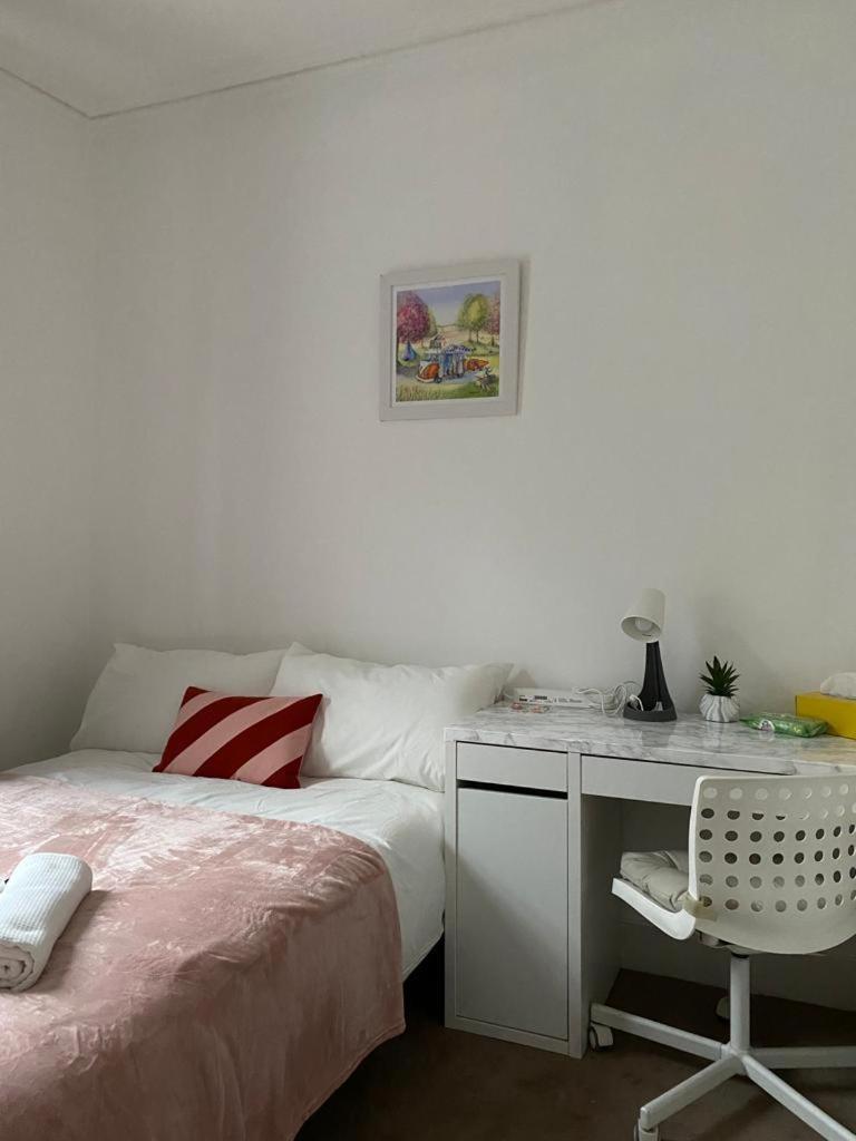 Comfy Private Rooms In Camden Town, Central Лондон Екстер'єр фото