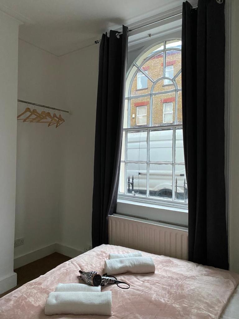 Comfy Private Rooms In Camden Town, Central Лондон Екстер'єр фото