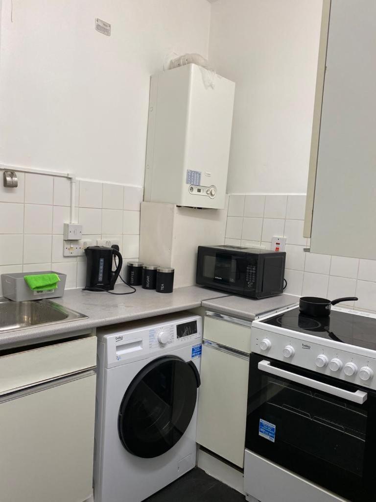 Comfy Private Rooms In Camden Town, Central Лондон Екстер'єр фото